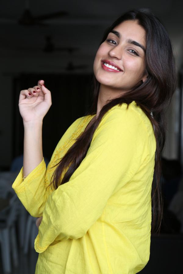 yukti-thareja-stills-4-10.jpg