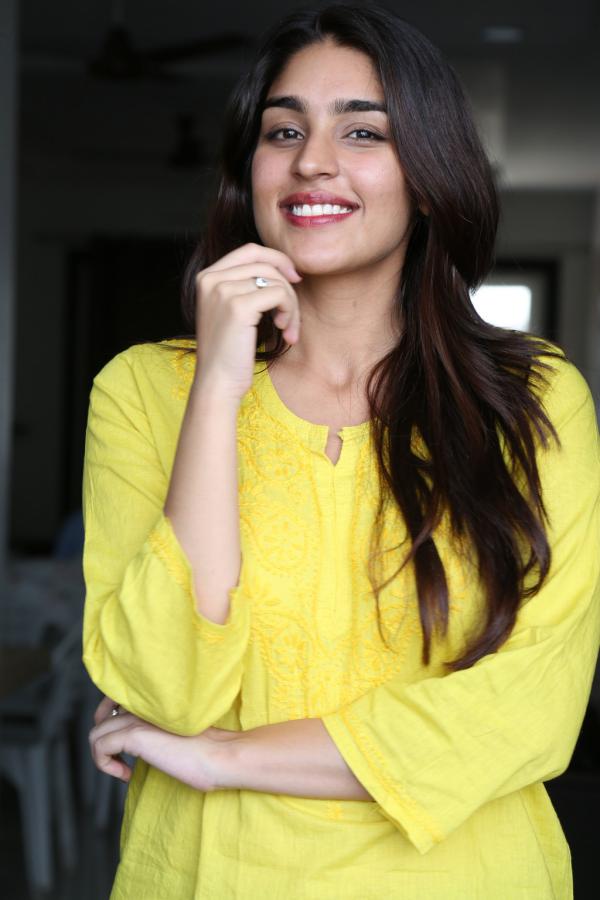 yukti-thareja-stills-4-11.jpg