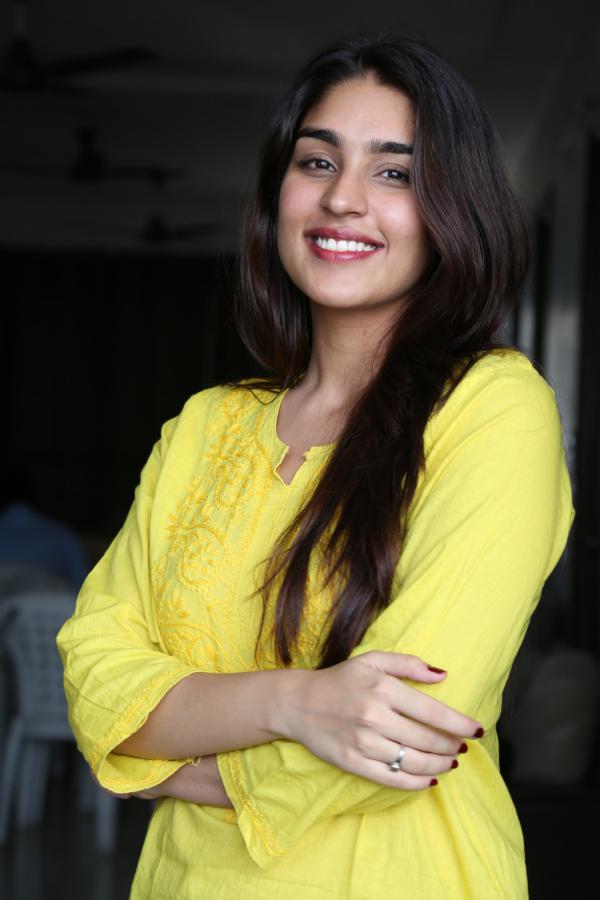 yukti-thareja-stills-4-12.jpg