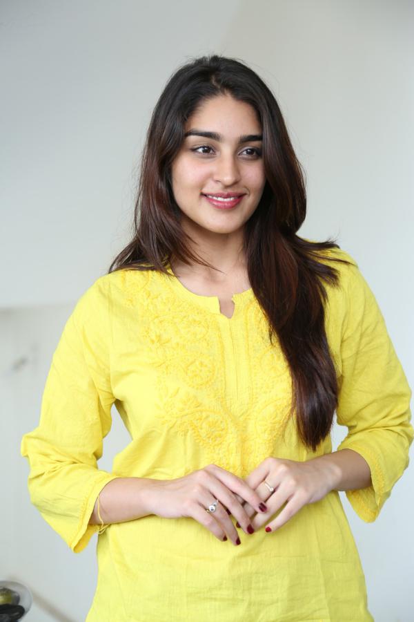 yukti-thareja-stills-4-16.jpg