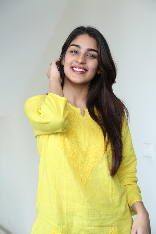 yukti-thareja-stills-4-17.jpg