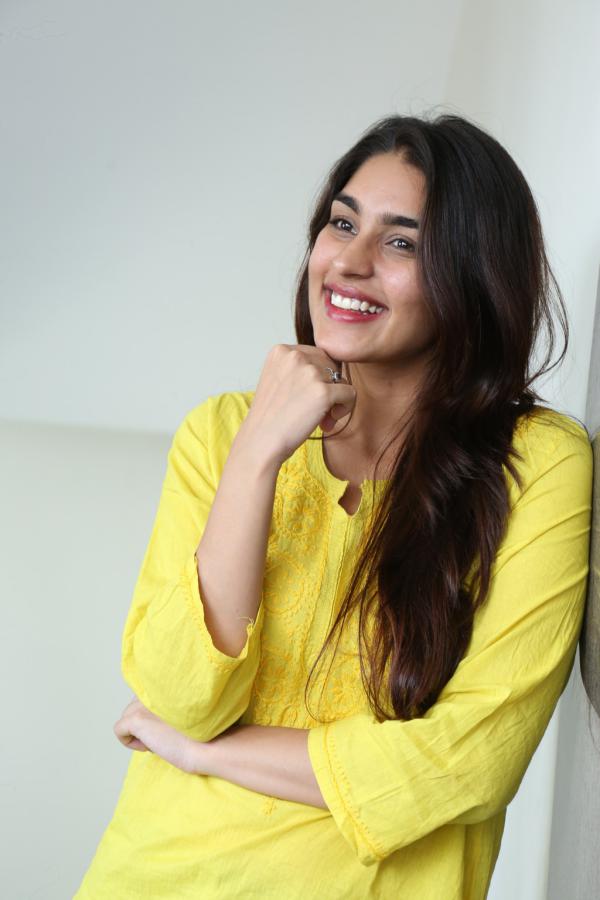 yukti-thareja-stills-4-19.jpg