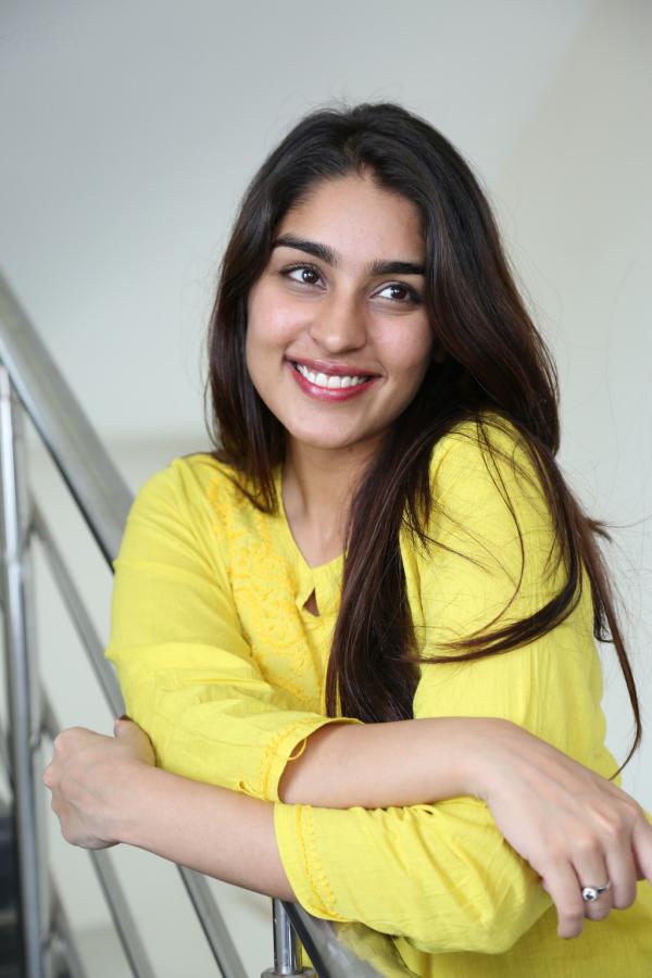 yukti-thareja-stills-4-3.jpg
