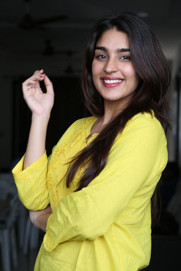 yukti-thareja-stills-4-9.jpg