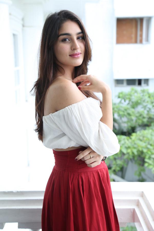 yukti-thareja-stills-5-10.jpg