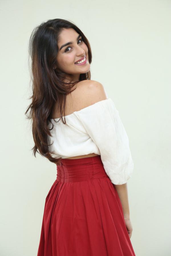 yukti-thareja-stills-5-15.jpg