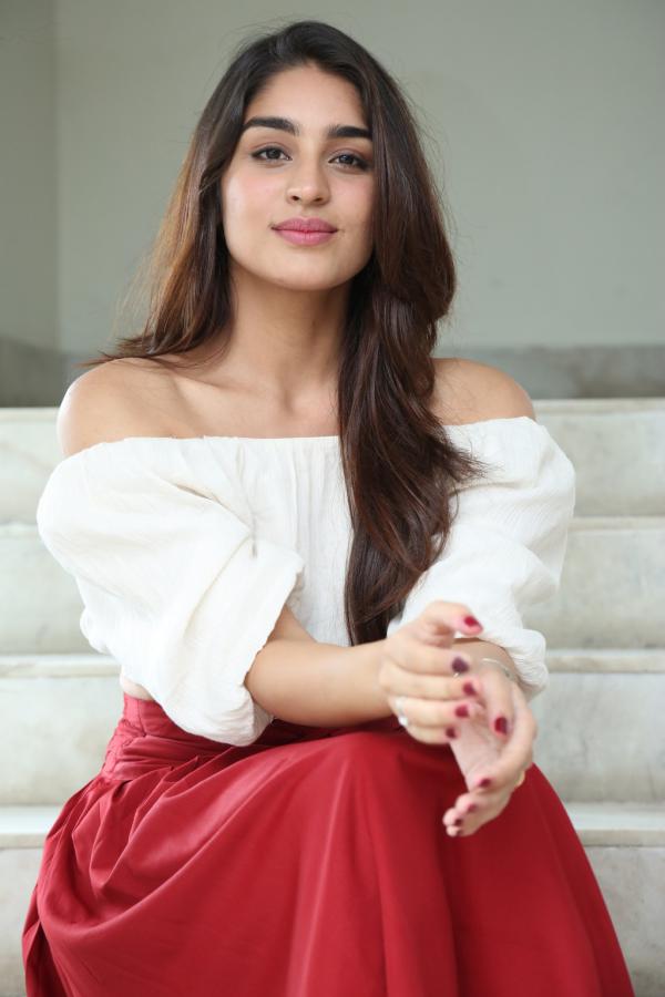 yukti-thareja-stills-5-6.jpg