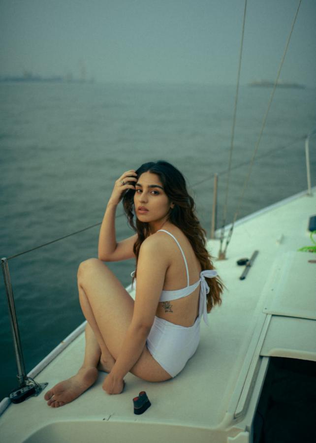 yukti-thareja-stills-6.jpg
