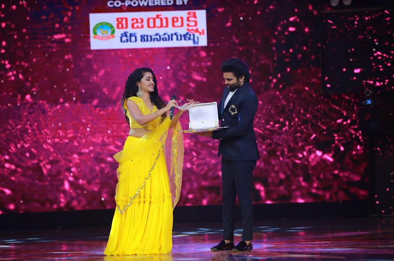 zee-telugu-celebrates-karthika-maasamlo-vanabhojanala-sandadi-4.jpg