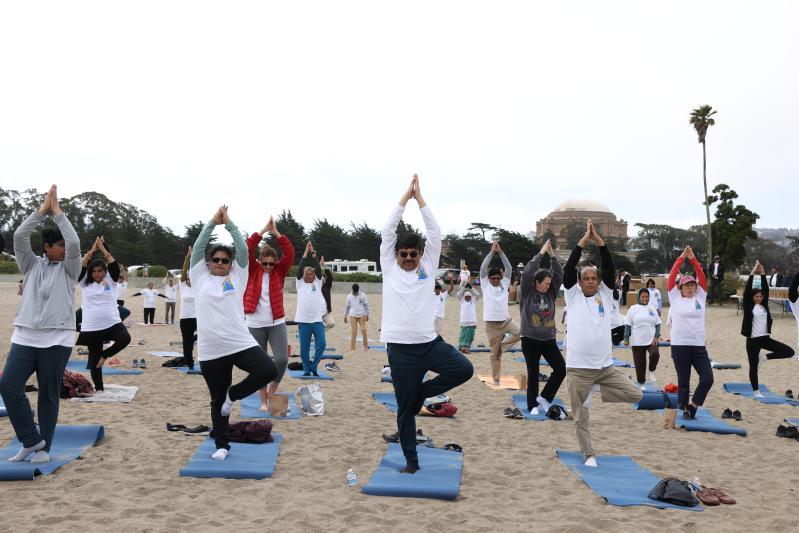 10th-international-day-of-yoga-celebration-in-san-francisco-13.jpg