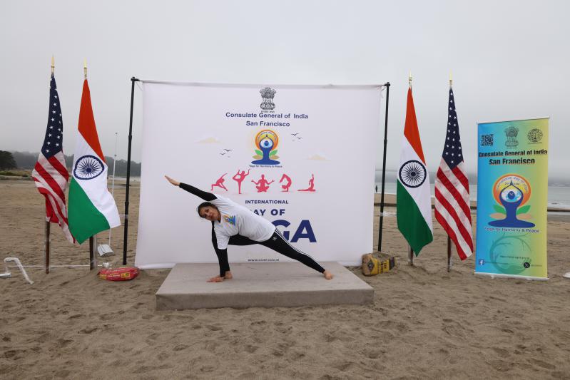 10th-international-day-of-yoga-celebration-in-san-francisco-4.jpg