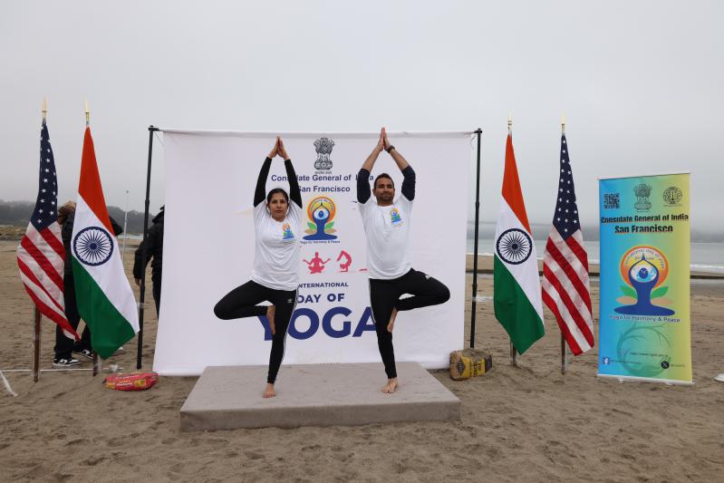 10th-international-day-of-yoga-celebration-in-san-francisco-5.jpg