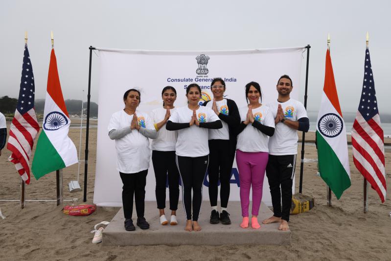 10th-international-day-of-yoga-celebration-in-san-francisco-6.jpg