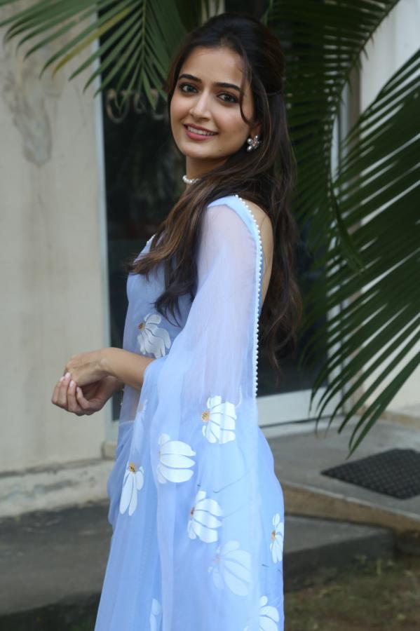 aashika-ranganath-stills-17.jpg