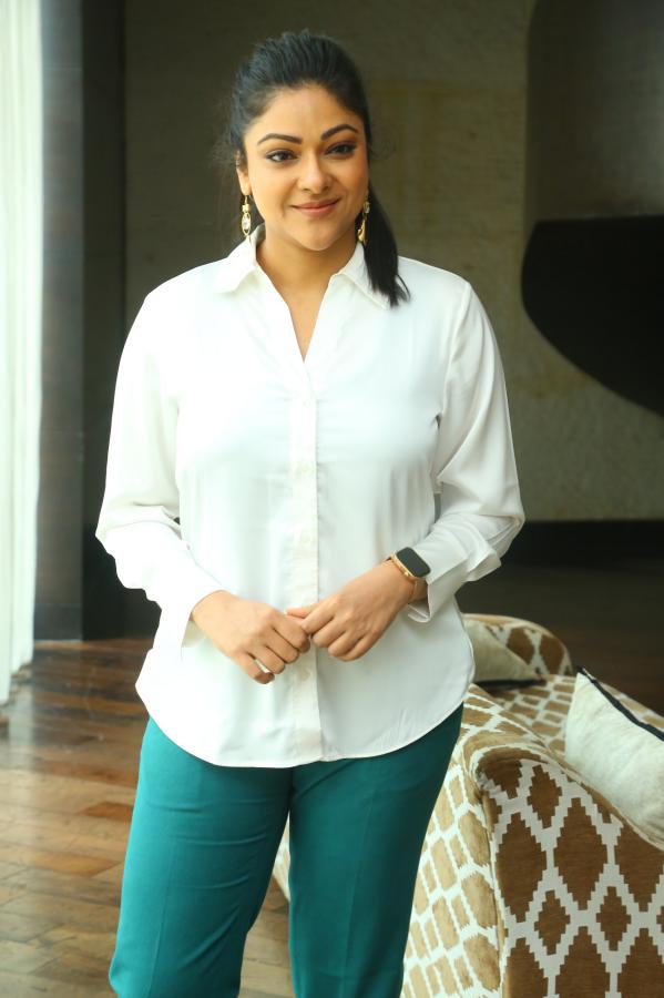 abhirami-stills-11.jpg