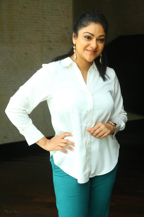 abhirami-stills-15.jpg