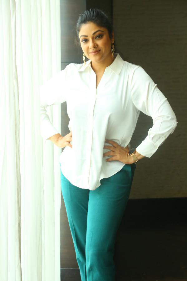abhirami-stills-4.jpg