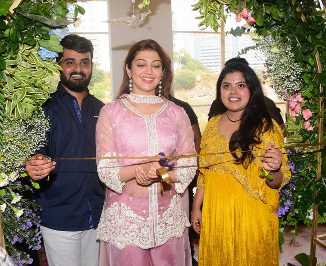 actress-pranitha-grand-launches-swayam-designer-studio-2.jpg