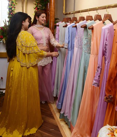 actress-pranitha-grand-launches-swayam-designer-studio-3.jpg
