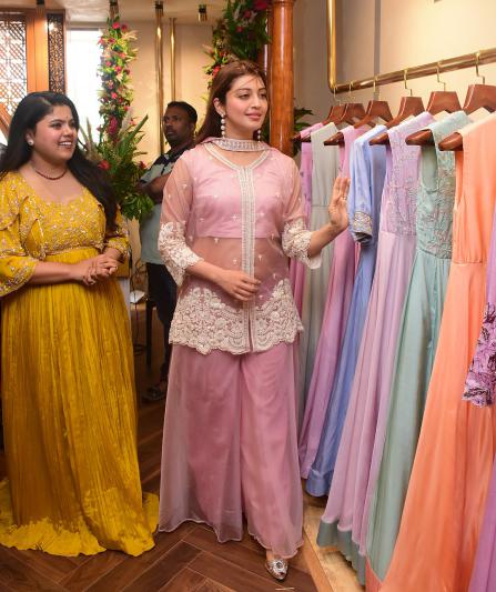actress-pranitha-grand-launches-swayam-designer-studio-4.jpg