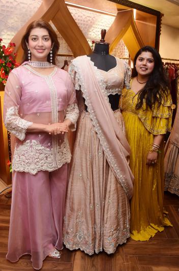 actress-pranitha-grand-launches-swayam-designer-studio-7.jpg