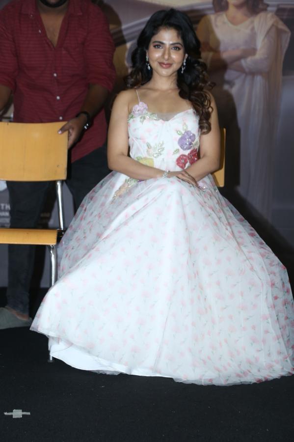 aiswarya-mennon-stills-14.jpg