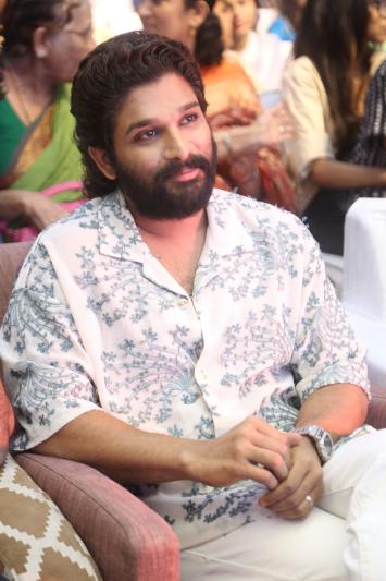 allu-arjun-stills-6-8.jpg