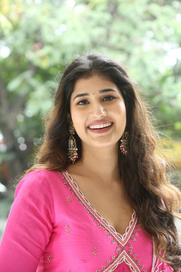 amrutha-chowdary-stills-11.jpg