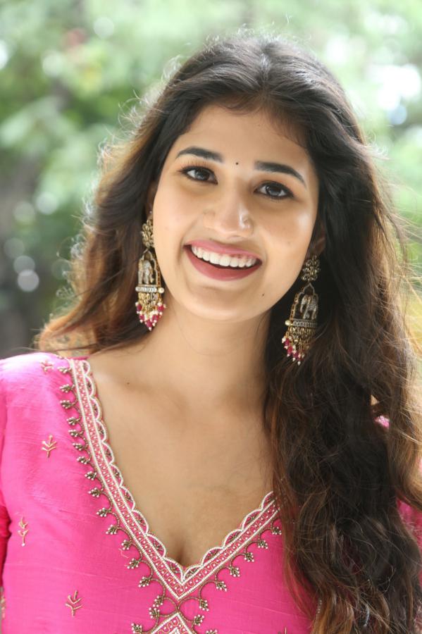amrutha-chowdary-stills-12.jpg