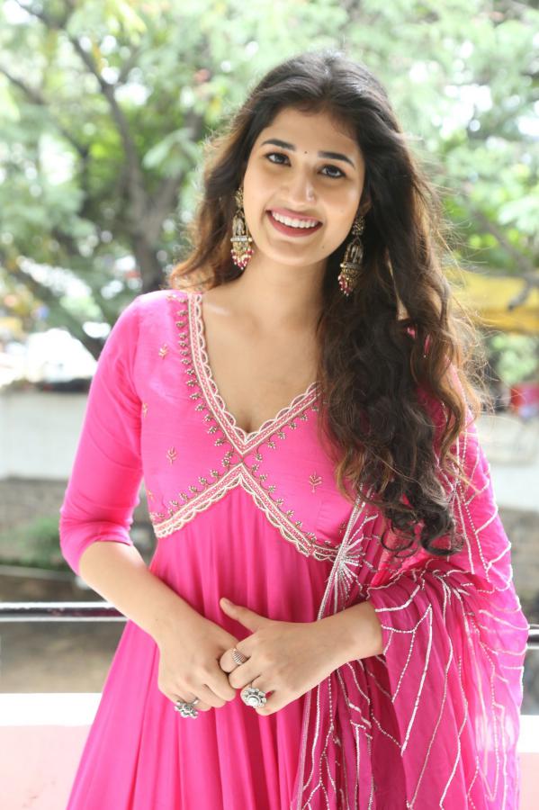 amrutha-chowdary-stills-14.jpg