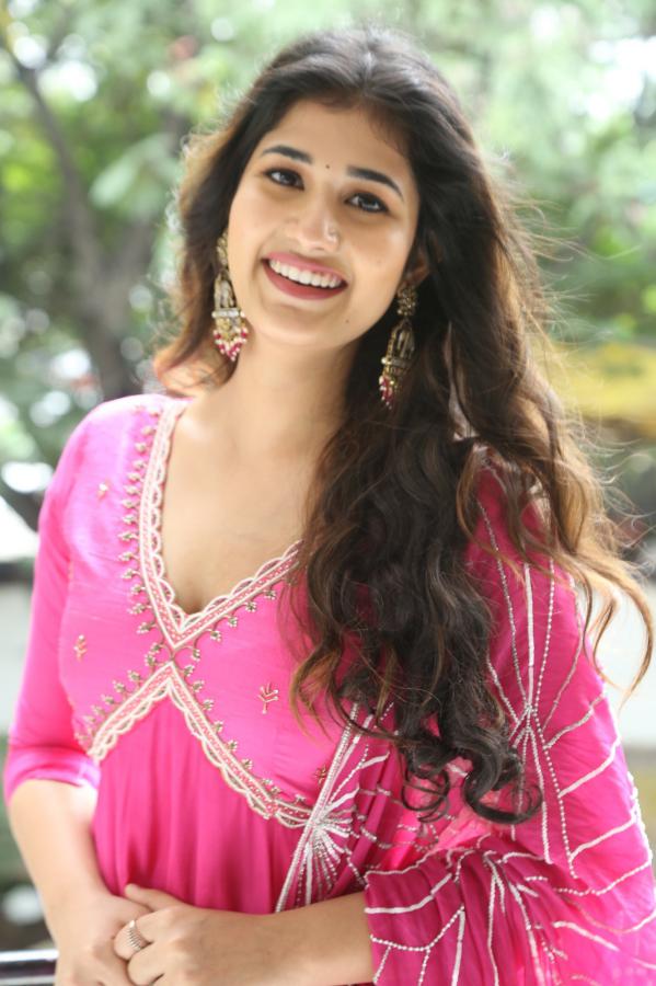 amrutha-chowdary-stills-15.jpg