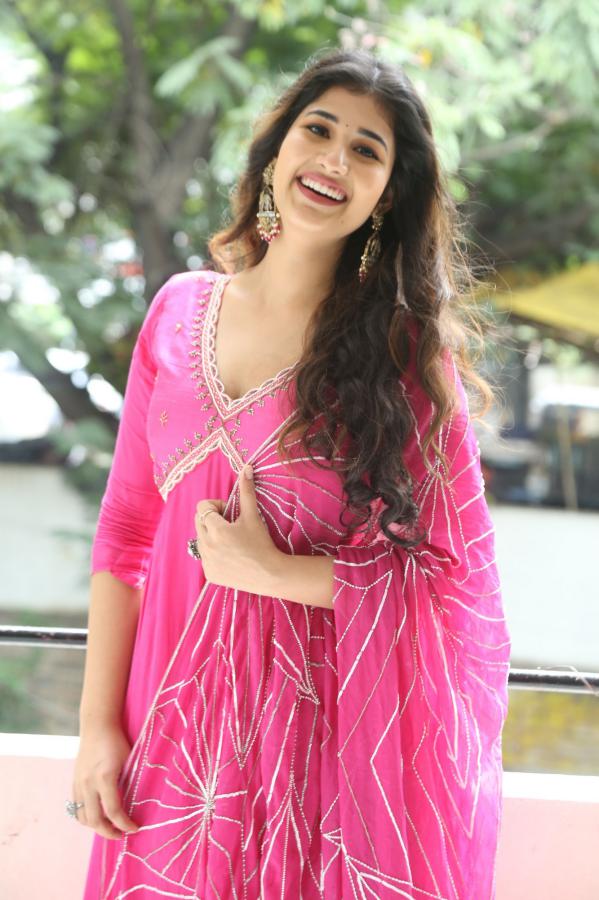 amrutha-chowdary-stills-2.jpg