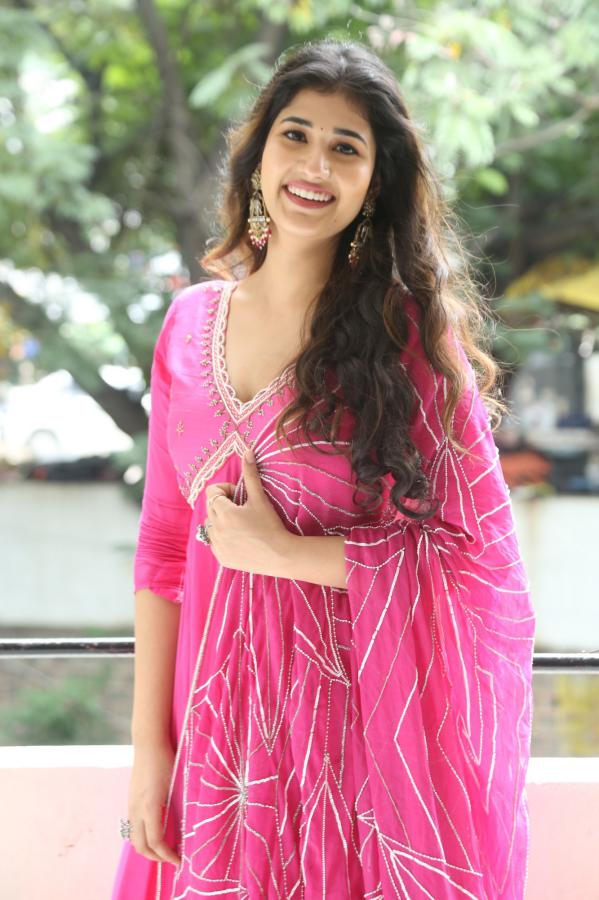 amrutha-chowdary-stills-3.jpg