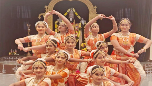 Bharatanatyam: అలరించిన “సమయ” శిష్యల భరతనాట్య నృత్యార్చన