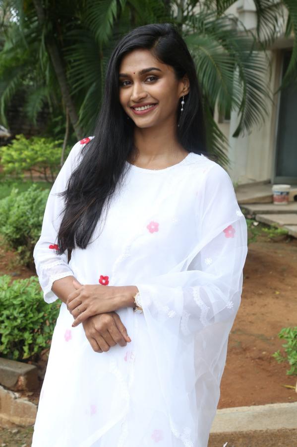 anusha-krishna-stills-2-2.jpg