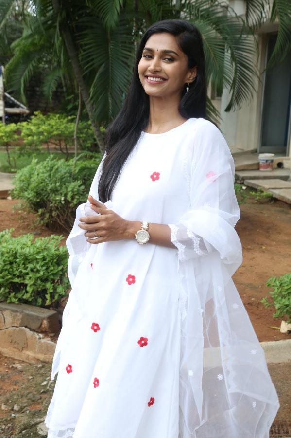 anusha-krishna-stills-2-3.jpg