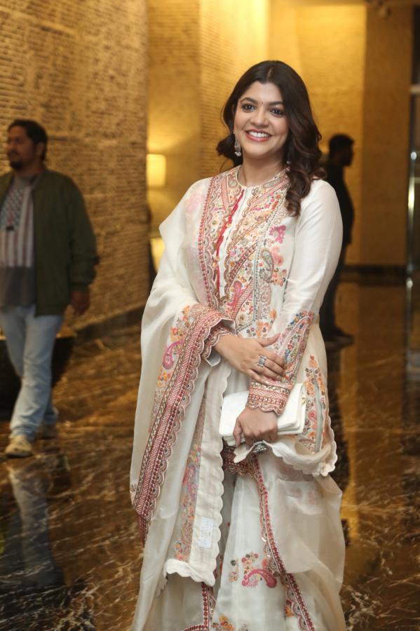 aparna-balamurali-stills-11.jpg