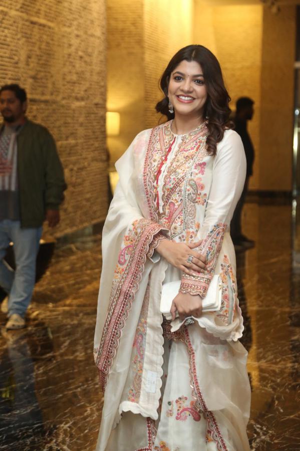 aparna-balamurali-stills-12.jpg