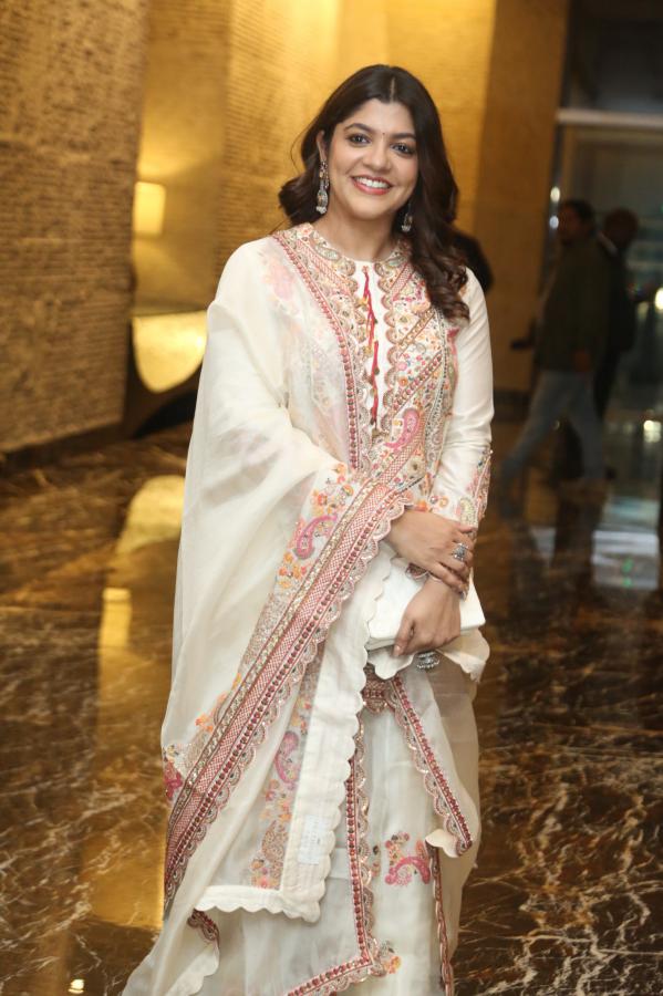 aparna-balamurali-stills-4.jpg