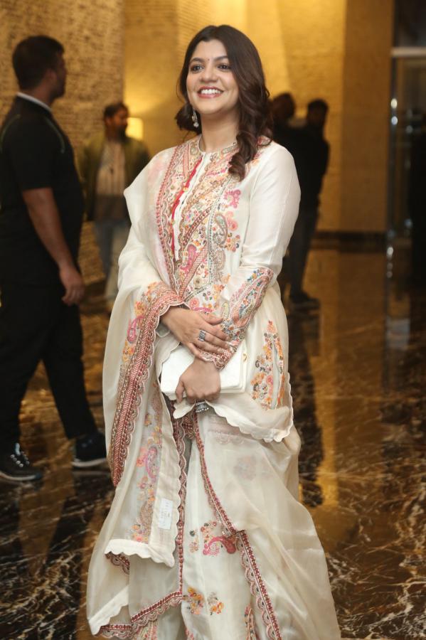 aparna-balamurali-stills-5.jpg