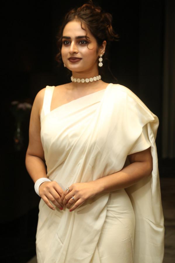 ayesha-khan-stills-3-12.jpg