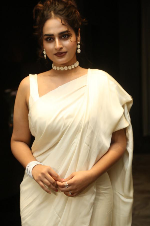 ayesha-khan-stills-3-13.jpg