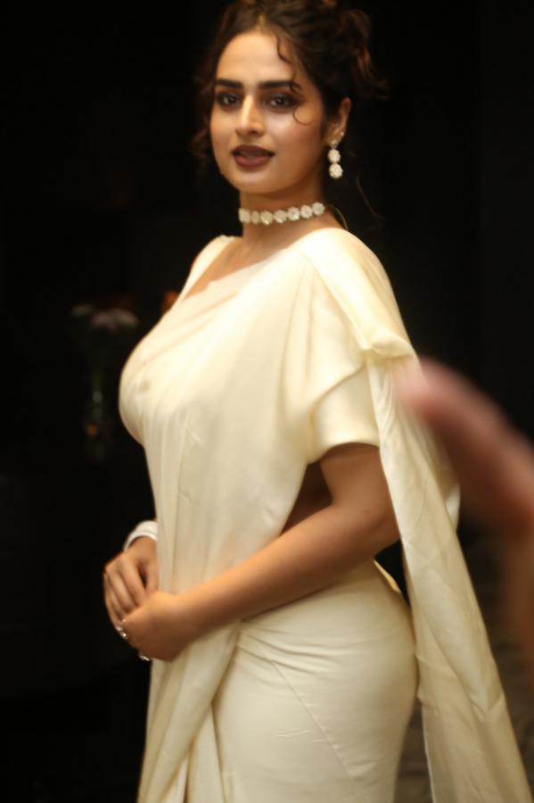 ayesha-khan-stills-3-14.jpg