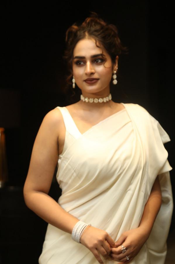 ayesha-khan-stills-3-15.jpg