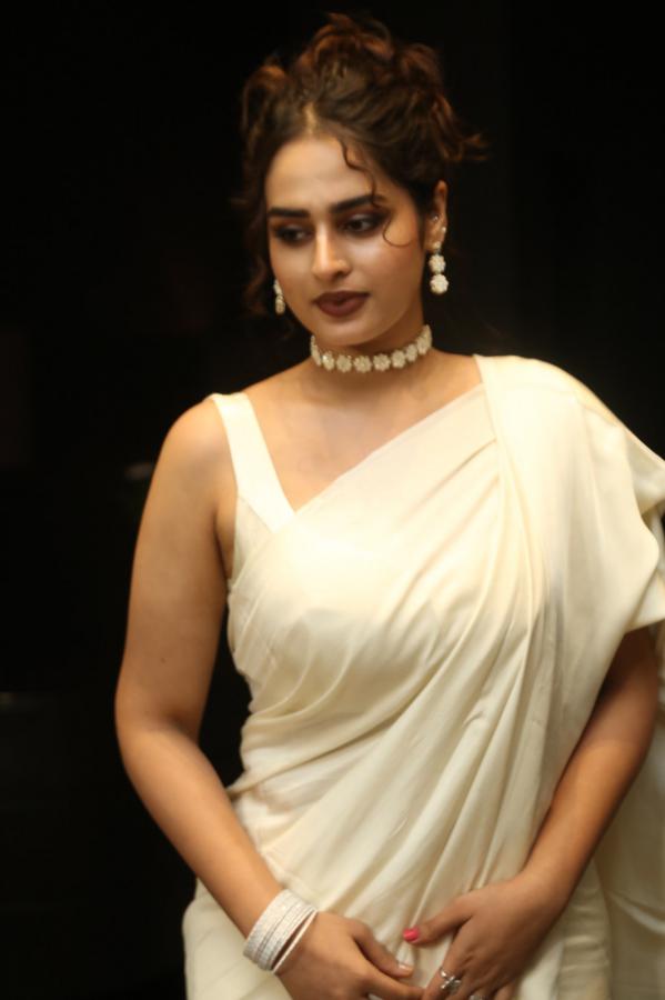 ayesha-khan-stills-3-16.jpg