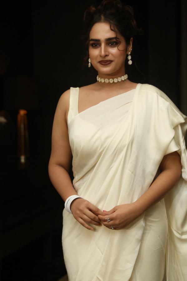 ayesha-khan-stills-3-17.jpg
