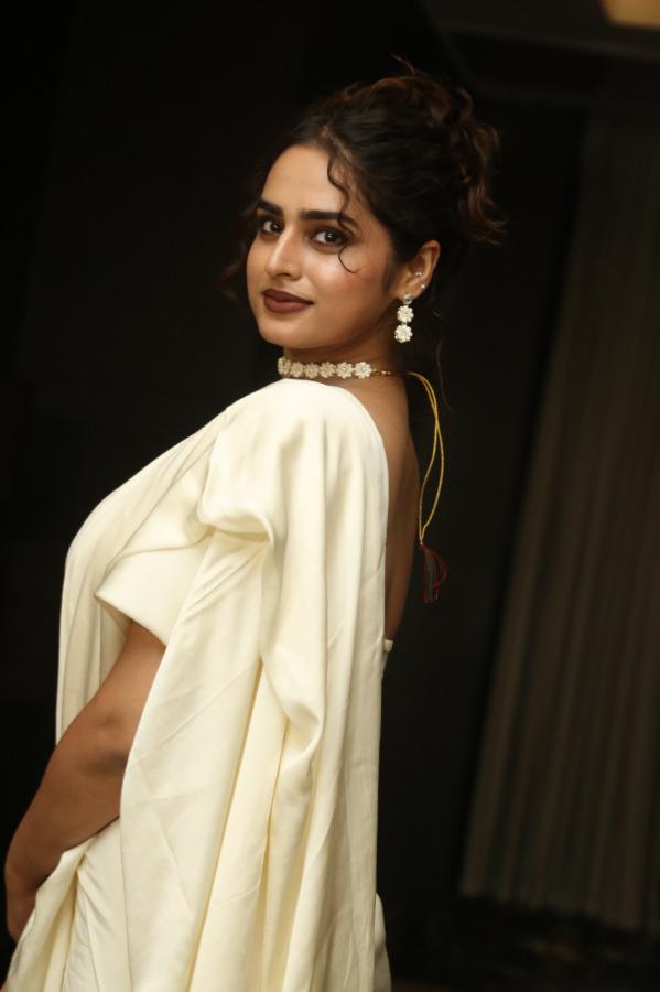 ayesha-khan-stills-3-21.jpg