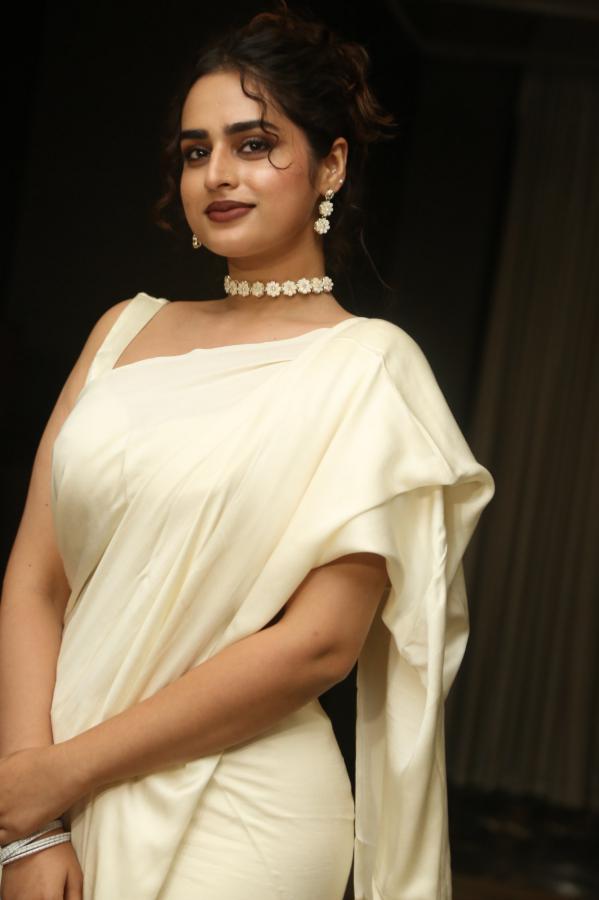 ayesha-khan-stills-3-22.jpg
