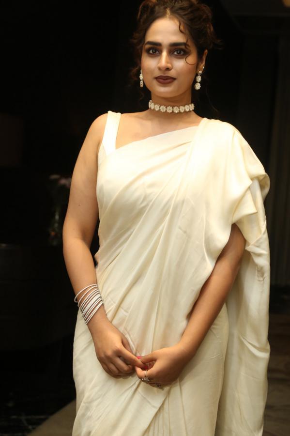 ayesha-khan-stills-3-6.jpg