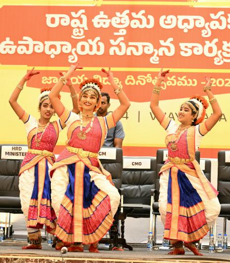 best-teacher-awards-ceremony-15.jpg